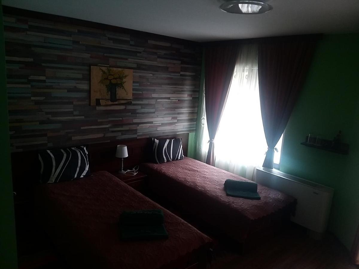 Къща За Гости "Там Край Реката " Slivek Ngoại thất bức ảnh